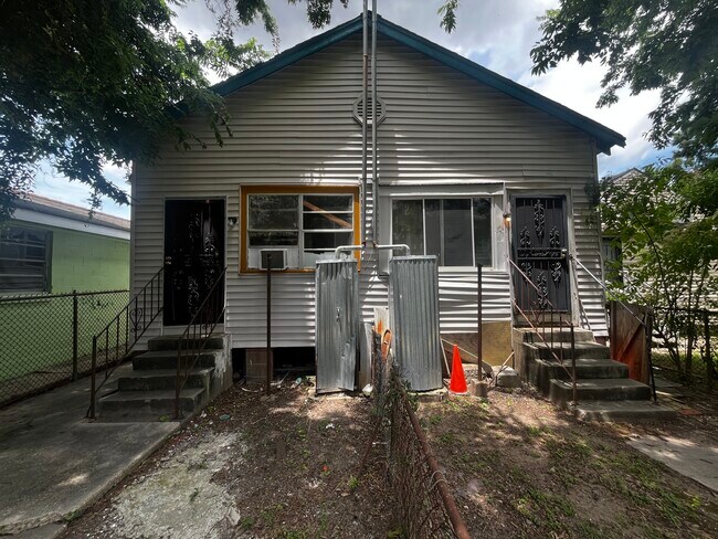 Building Photo - 2331 Saint Anthony St