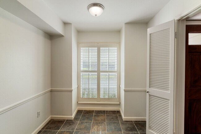 Building Photo - 13228 Trail Hollow Dr