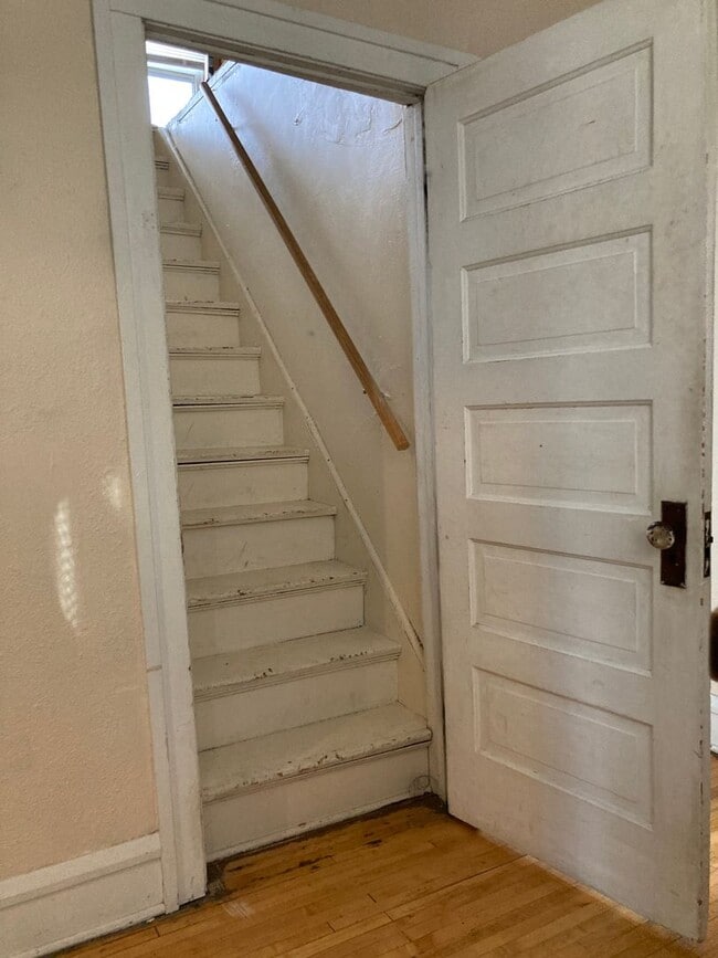 Building Photo - 3+ Bedroom / 2 Bath Single Family Home Ava...