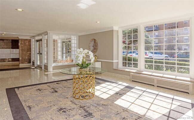 Building Photo - 84-39 153rd Ave