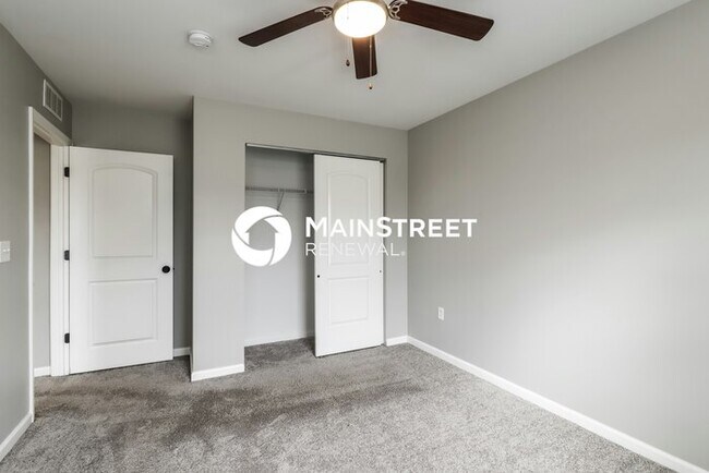 Building Photo - 3 Bedroom Pet-Friendly Home in Jeffersonville, IN with Main Street Renewal