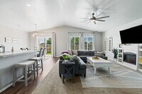 Building Photo - 10569 Cool Springs St