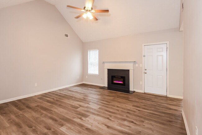 Building Photo - 180 Creekview Blvd