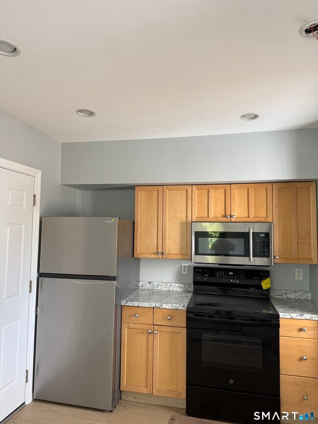 Building Photo - 284 Linwood Ave