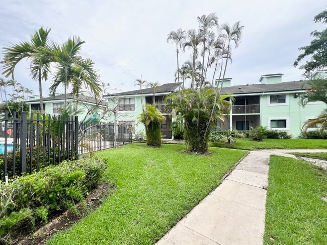 Building Photo - 4007 NW 87th Ave