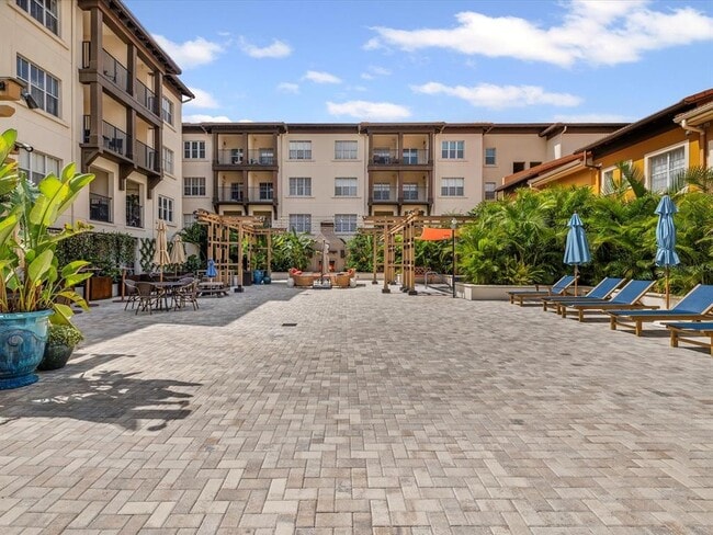 Building Photo - 200 4th Ave S