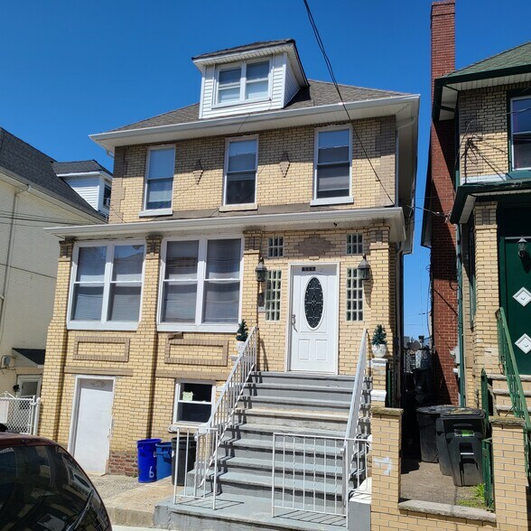 Building Photo - 6117 Monitor Plz