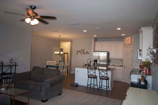 Building Photo - Young country style home- Move in ready!