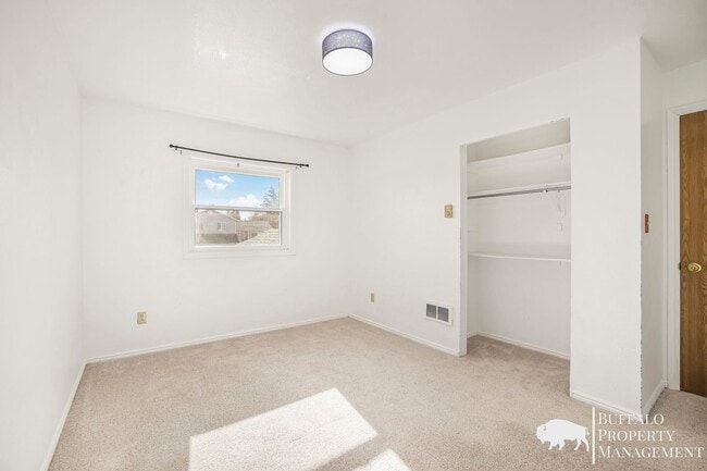 Building Photo - Spacious 6-Bedroom Home with Garden Oasis in Idaho Falls