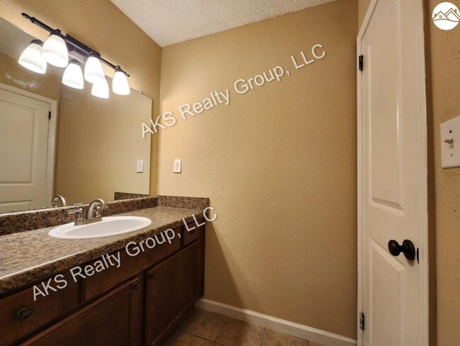 Building Photo - 1108 Chapel Creek Dr