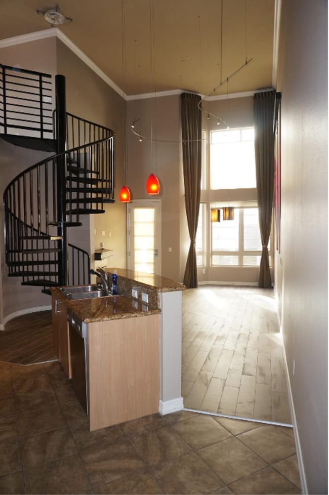 Building Photo - Spacious Condo in East Village area