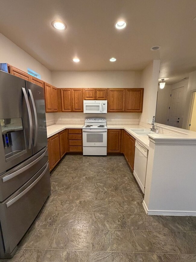 Building Photo - 4244 Edgewater Blvd NE