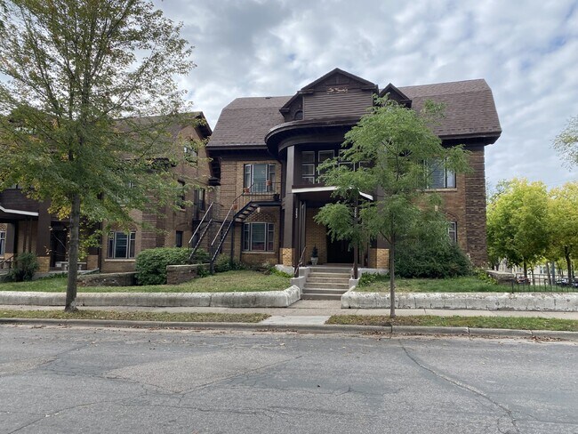 Primary Photo - Charming 1BR in Historic Douglas Building ...
