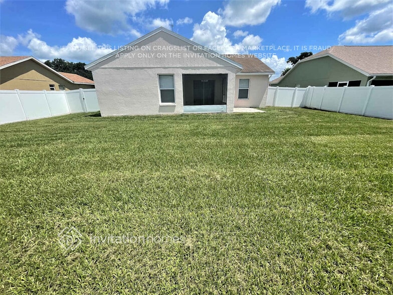 Building Photo - 8749 Pebblebrooke Way