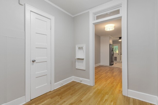 Building Photo - Live in the Heart of Shandon – Stylishly R...
