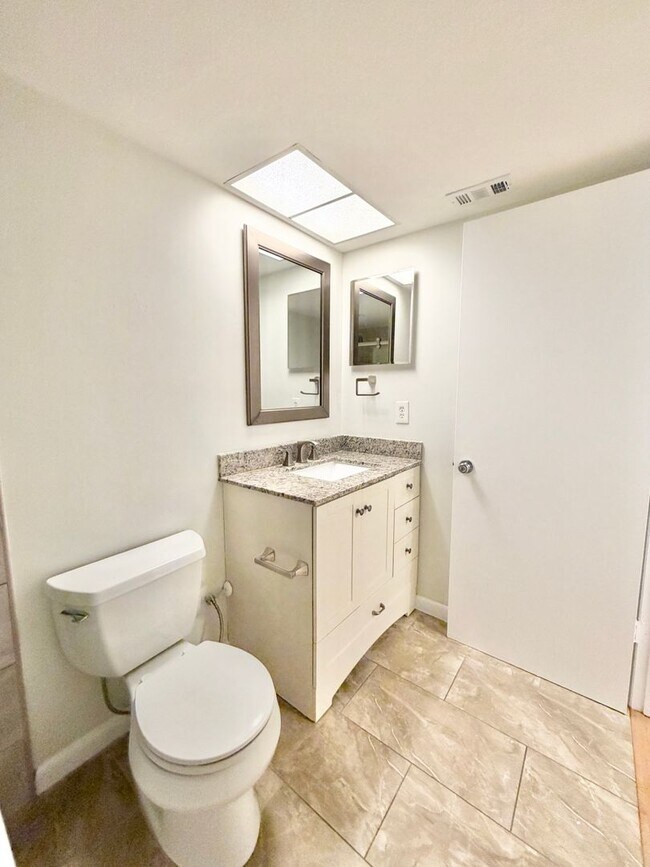 Building Photo - ** PALM RIVER ** 2 BED / 2 BATH - 1ST FLOOR - CONDO - NORTH NAPLES - ANNUAL RENTAL