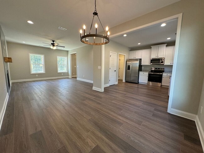 Building Photo - NEWER 4/2.5 House in Armuchee-$2,195