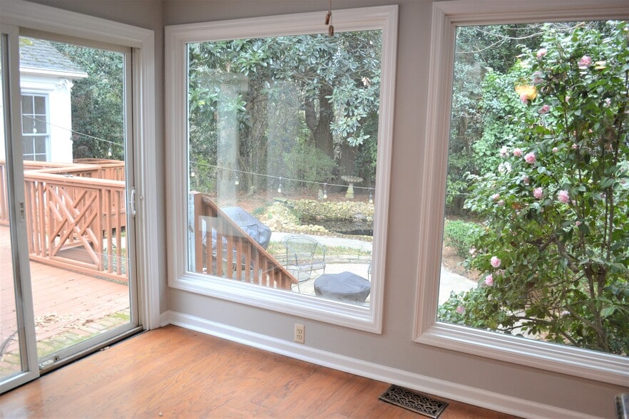 Building Photo - 388 Collier Rd NW