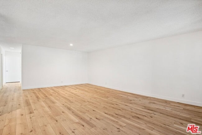 Building Photo - 9000 Clifton Wy