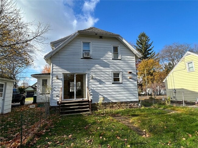 Building Photo - 125 Windsor Rd