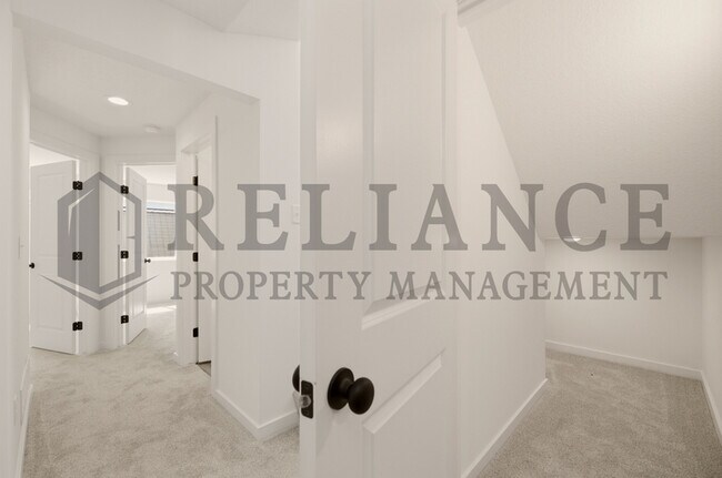 Building Photo - 5259 N Pinecrest Ct