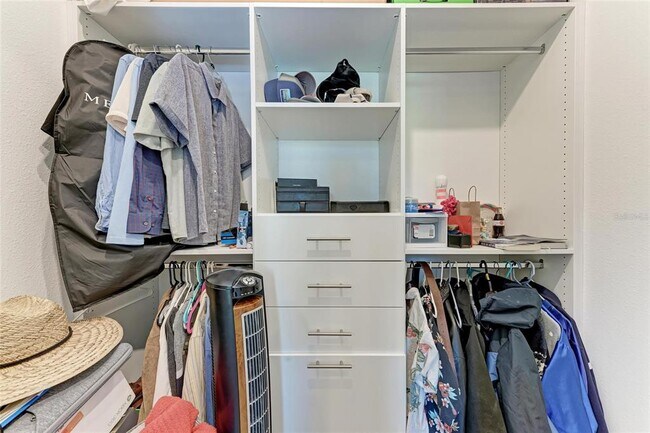 Building Photo - 2322 5th St E