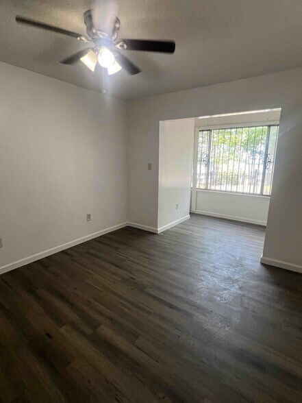 Building Photo - 402 Skyview Dr