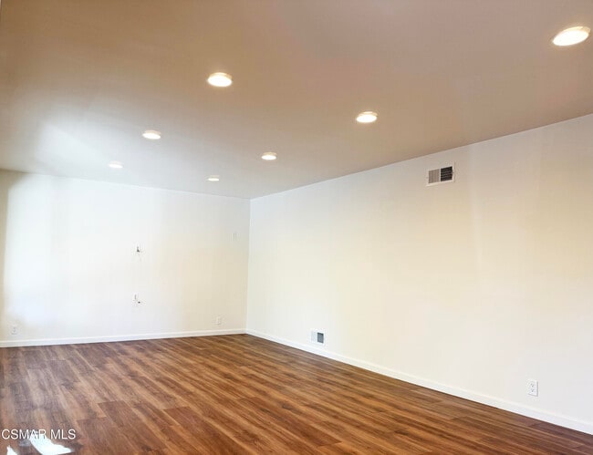 Building Photo - 279 Lake Sherwood Dr