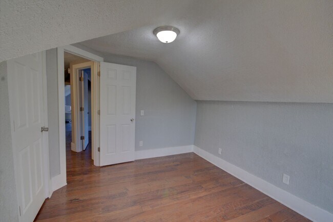 Building Photo - 2230 Redwood Ave