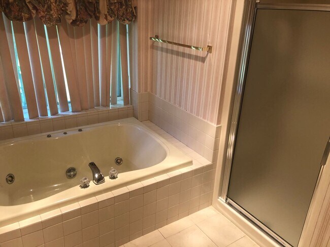 Building Photo - COMING SOON! Beautiful 4- Bedroom Condo in Portsmouth, NH!