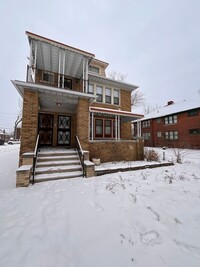 Building Photo - 3211 W Grand St