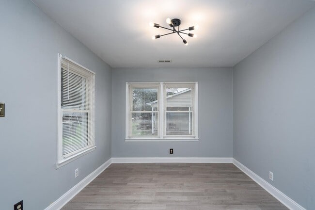 Building Photo - 113 Crestview Dr