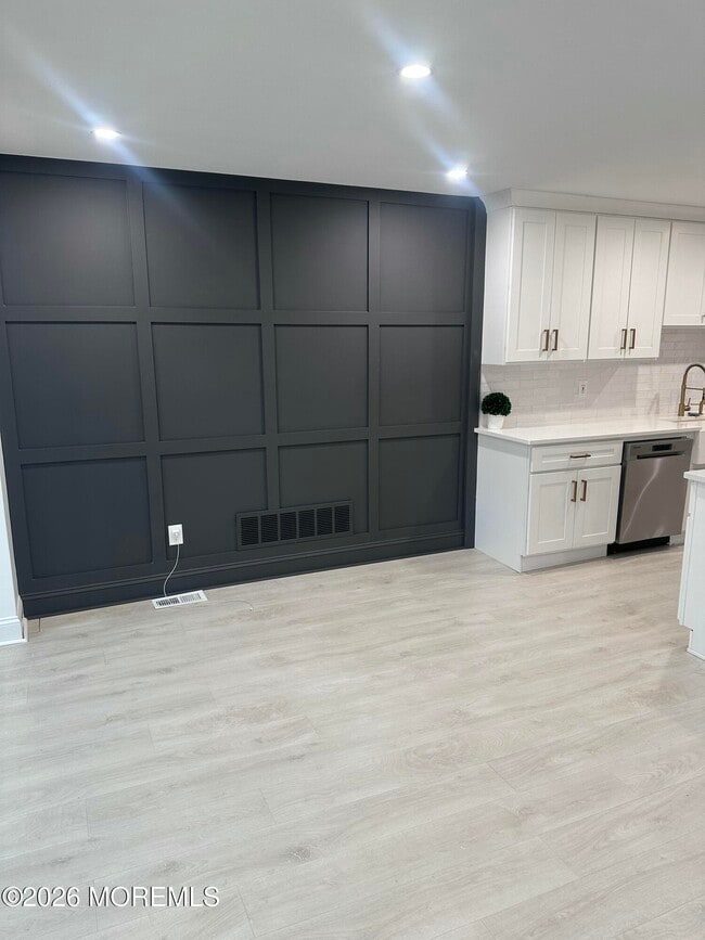 Building Photo - 225 Longwood Dr