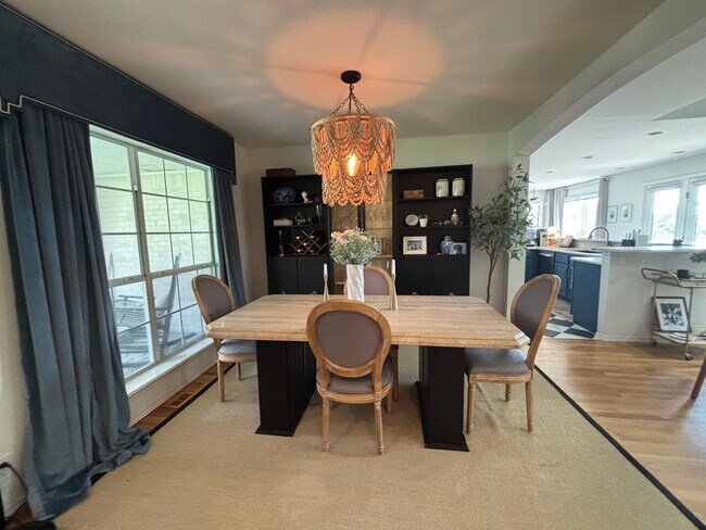 Building Photo - Luxury Home with incredible views in Minsh...
