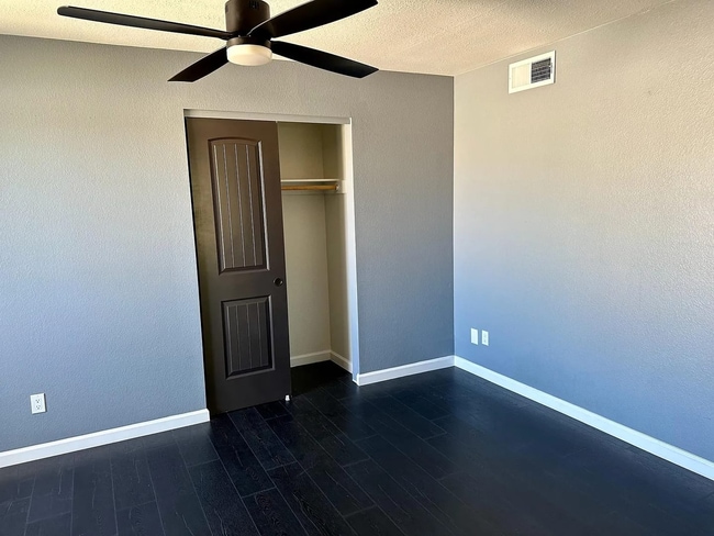 Building Photo - Beautiful single level townhome in Moon Valley!