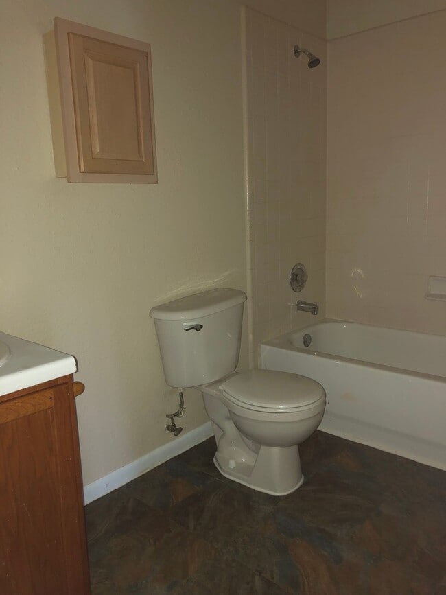 Building Photo - 7547 Windsor Oaks