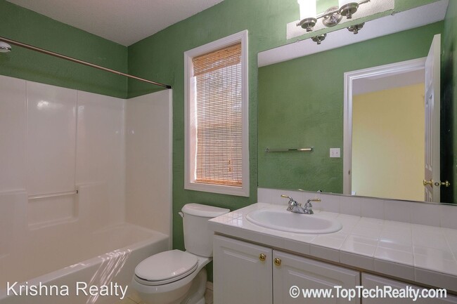 Building Photo - 4 br, 2.5 bath House - 5910 NW Snowlily Dr