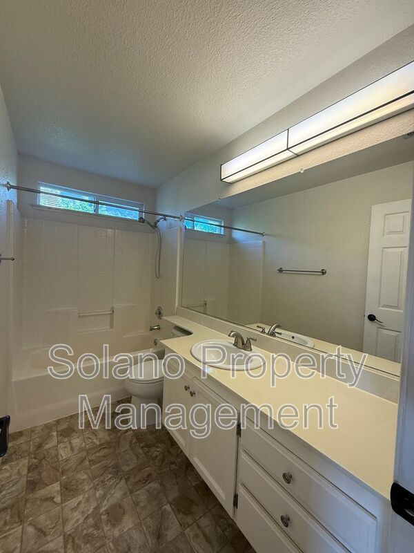Building Photo - 532 Blarney Cir