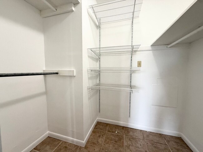 Building Photo - 5709 Lyons View Pike