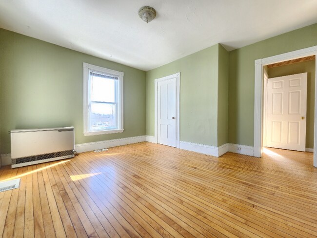 Building Photo - 72 Pier St