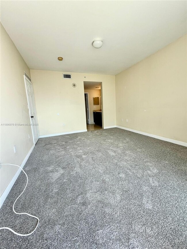 Building Photo - 2425 SW 27th Ave
