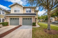 Building Photo - End unit townhome in The Cottages at Oakleaf Plantation