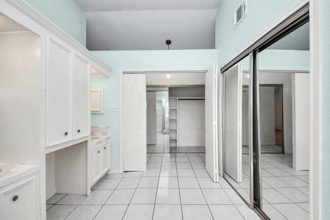 Building Photo - 15614 Barbarossa Dr