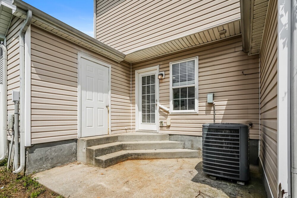 Building Photo - 8033 Logan Dr