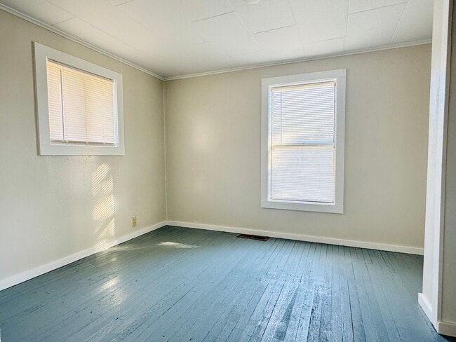 Building Photo - 210 18th St