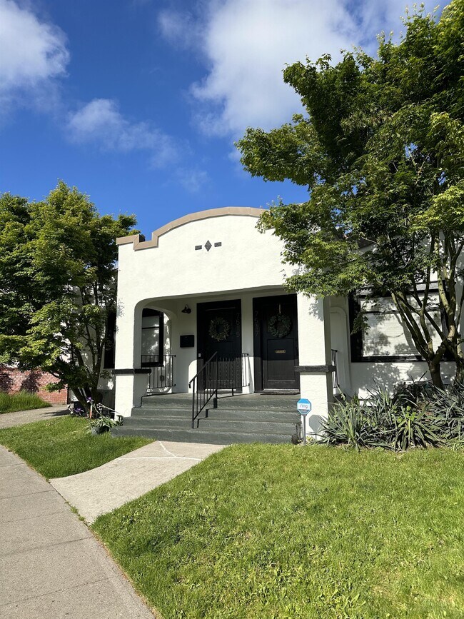 Building Photo - 7515 N Albina Ave