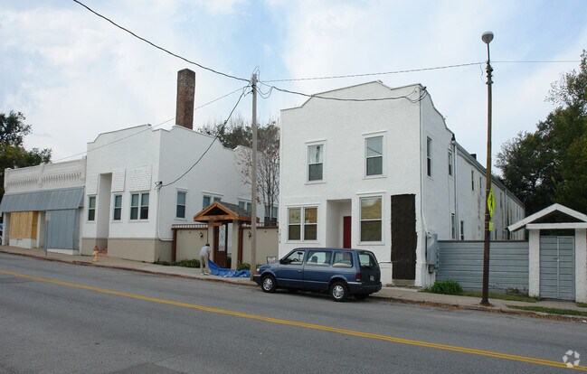 Primary Photo - Casa Blanca