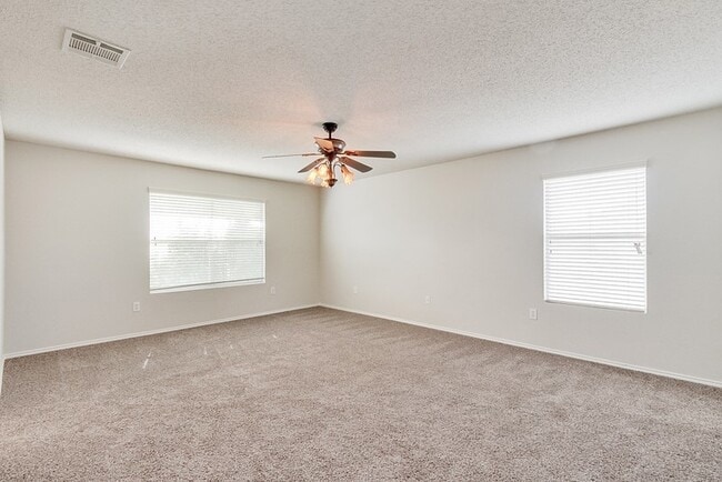 Building Photo - 937 Canary Dr