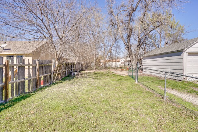 Building Photo - 901 N Howeth St