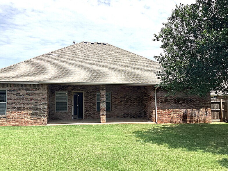 Building Photo - 201 Kimberly Dr
